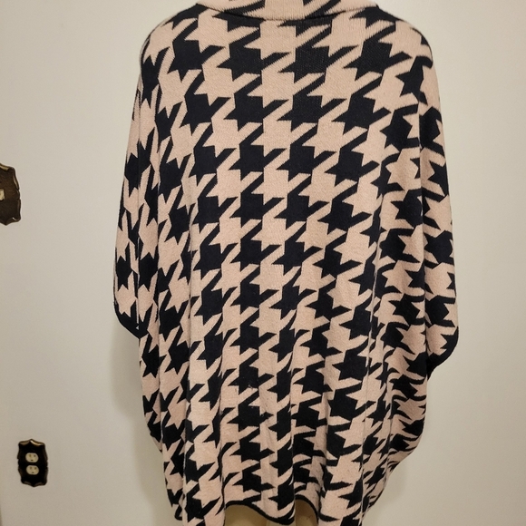 Jones New York Poncho Black and Tan Houndstooth Zip Up - Picture 5 of 8